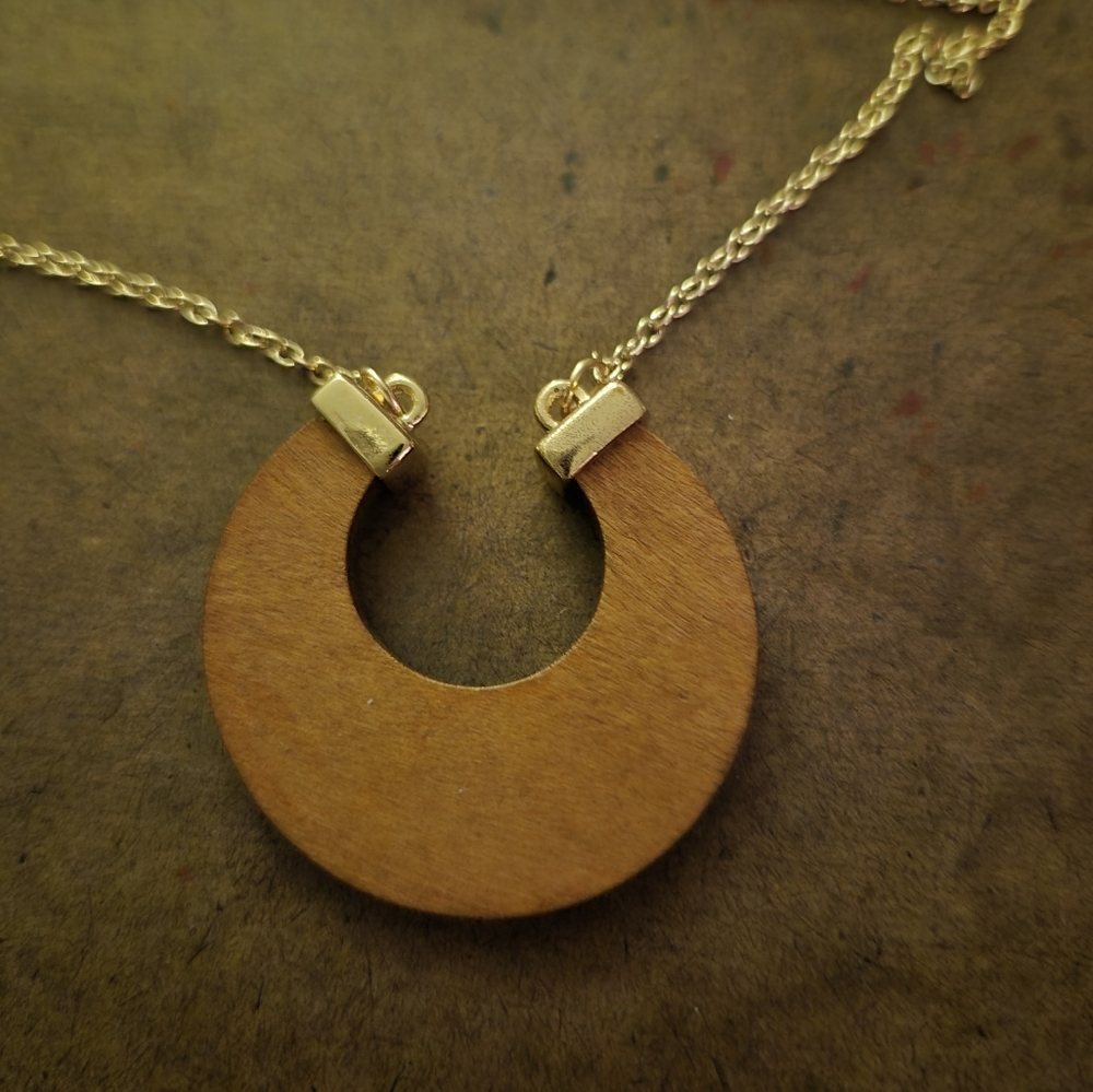 New Plunder Elegant Gold and Brown Pendant Necklace